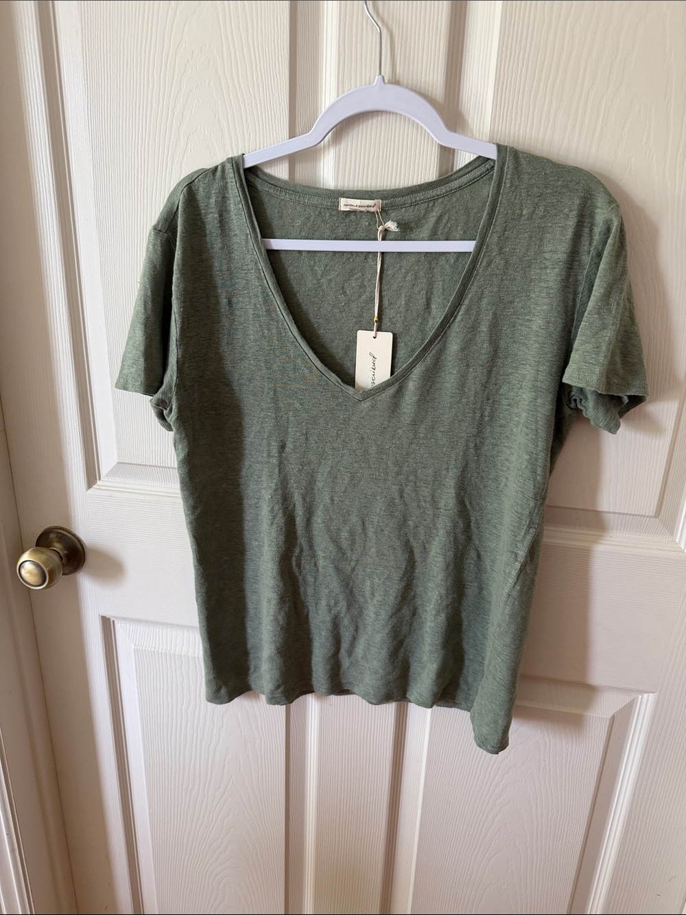 Unsubscribed V-Neck Women’s Earthy Vibes Linen T Shirt Sz XS. New. Box2